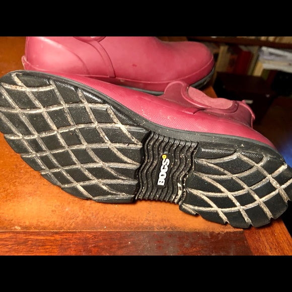 Red Bogs - Picture 2 of 6